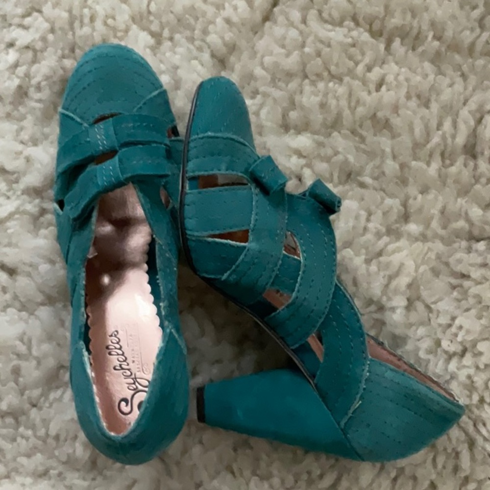 Teal Seychelles suede heels